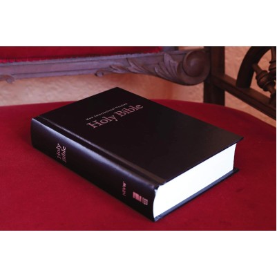 NIV Pew and Worship Bible Large Print Black Hardcover